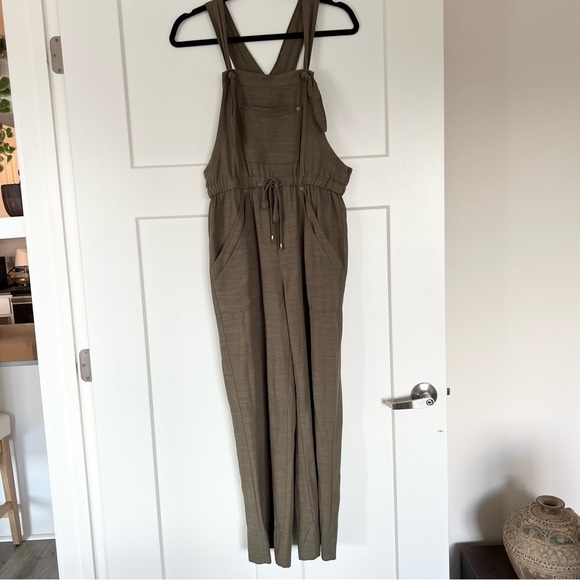 Democracy Cropped Ankle Overalls - Picture 5 of 10